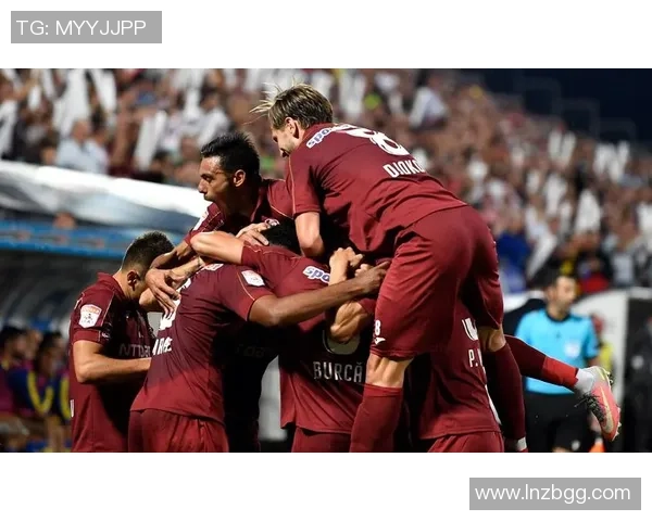 费伦次与特马卡比足球赛事精彩对决期待揭幕球迷热情高涨