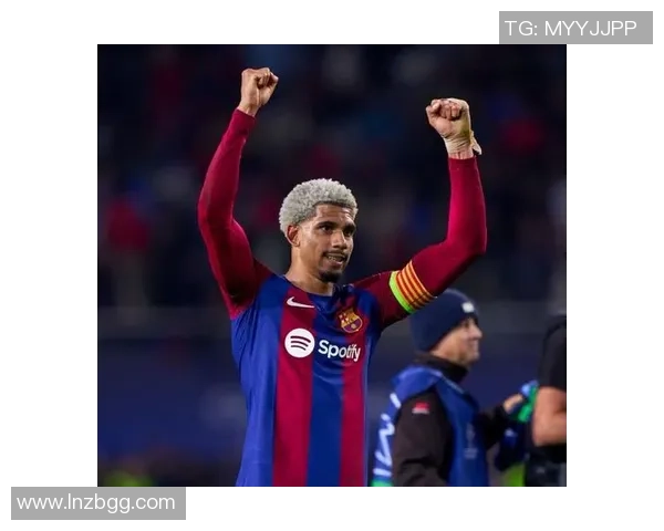 世体：巴萨已用长约确定多名重要球员，下一个可能是费兰