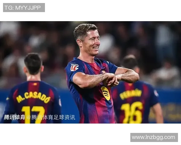 每体:莱万回绝冬窗加盟费内巴切,是否续约将由巴萨高层决议 每体:莱万回绝冬窗加盟费内巴切,是否续约将由巴萨高层决议